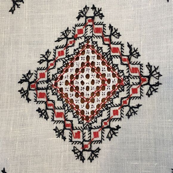 Vintage Tablecloth Linen Square Embroidered Lace 41x40 Table Cloth - Picture 3 of 8